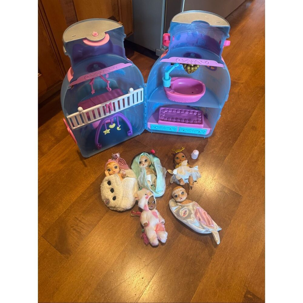 Baby Born Surprise Bottle House Playset Lot w/ 5 Dolls & Accessories Portable Do